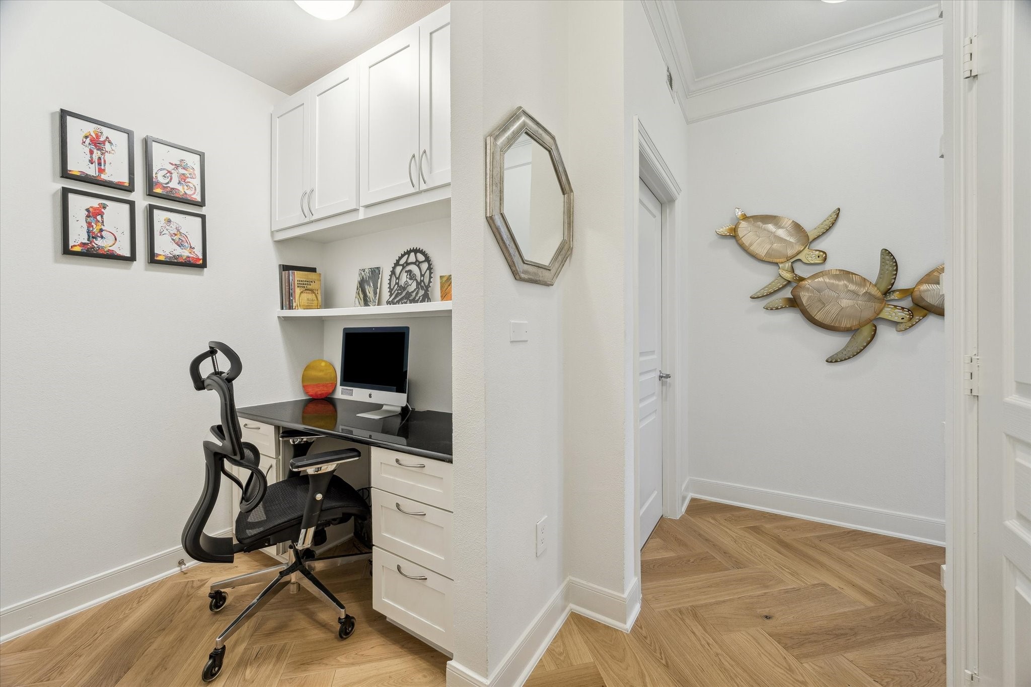 3333 Allen Parkway, Unit 602 Houston, TX 77019 - Photo 23 of 49 a view of a workspace with furniture and a window