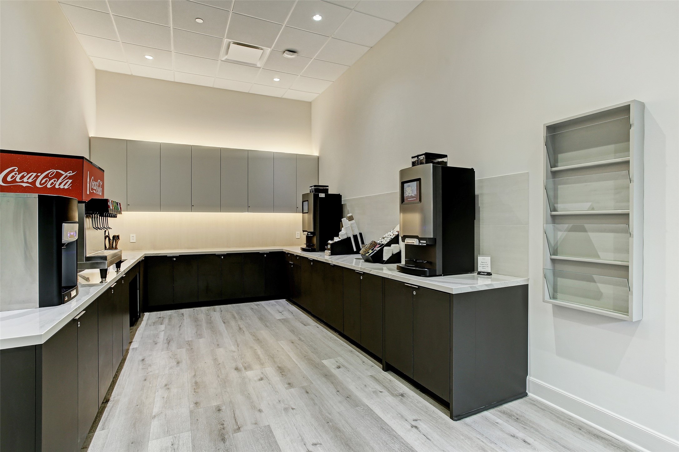 3333 Allen Parkway, Unit 602 Houston, TX 77019 - Photo 43 of 49 a kitchen with a sink and refrigerator
