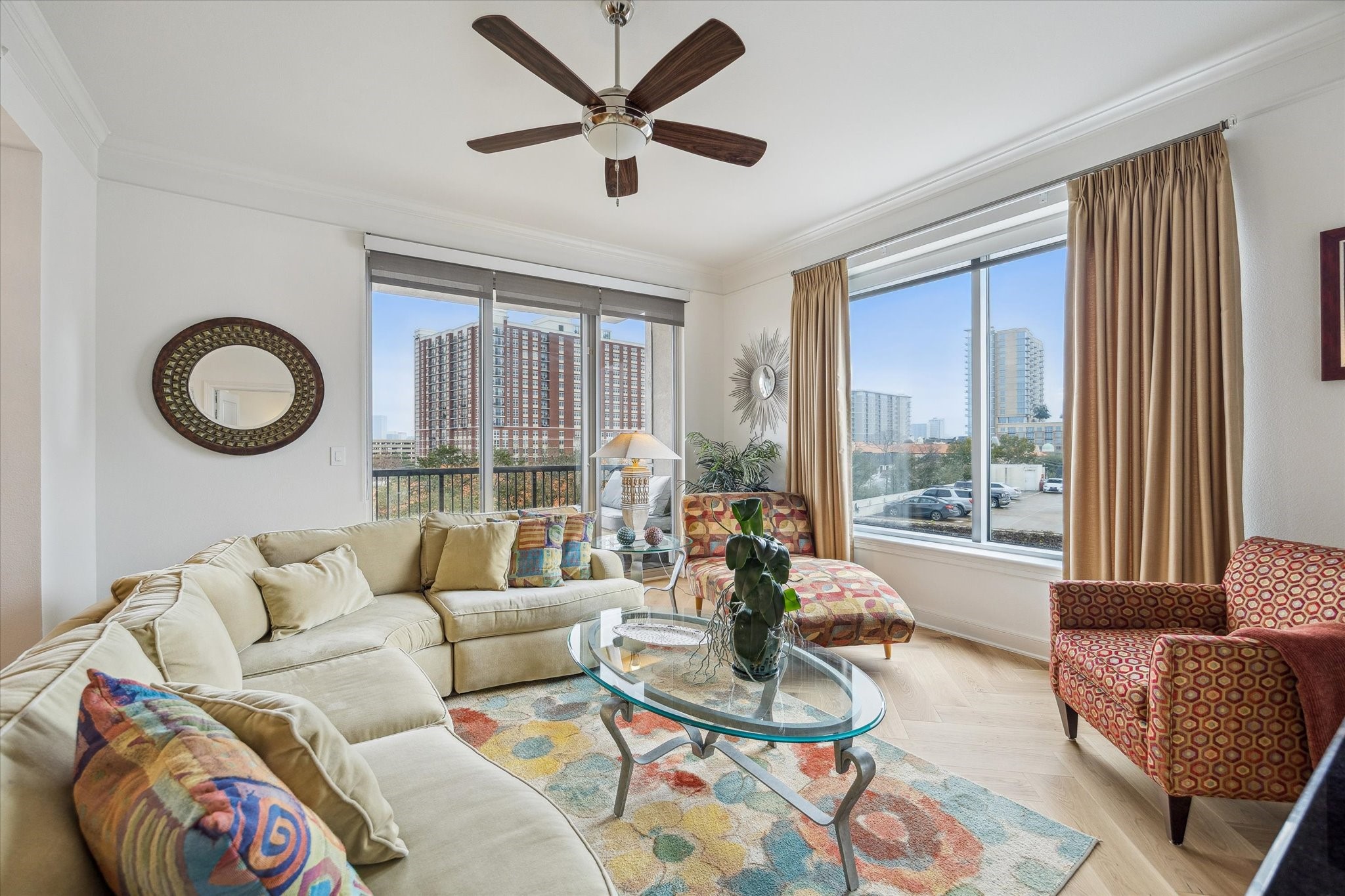 3333 Allen Parkway, Unit 602 Houston, TX 77019 - Photo 10 of 49 a living room with furniture and a large window