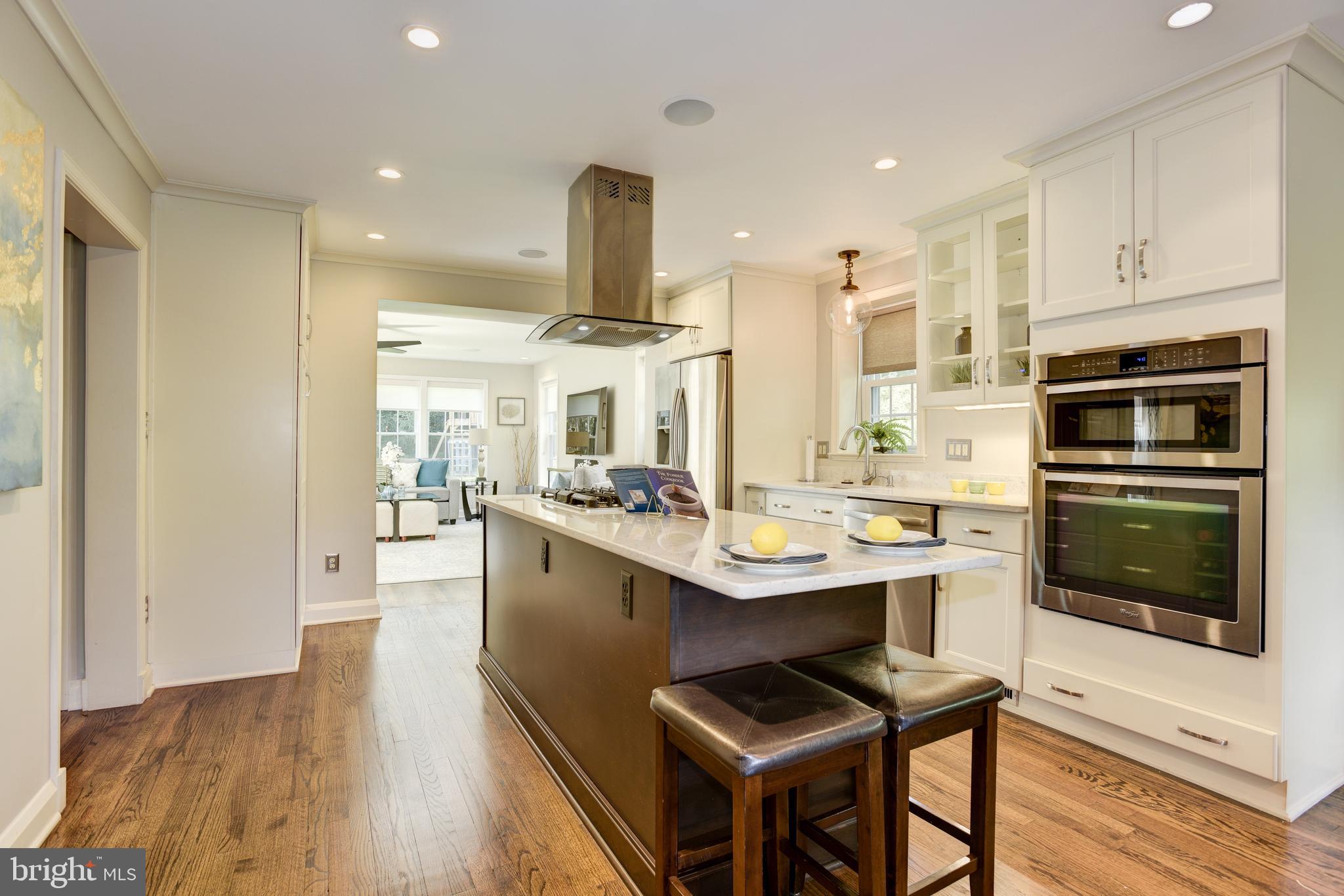 6002 Lakeview Road Baltimore, MD 21210 - Photo 11 of 68 Range hood, gas propane cooking, wall oven