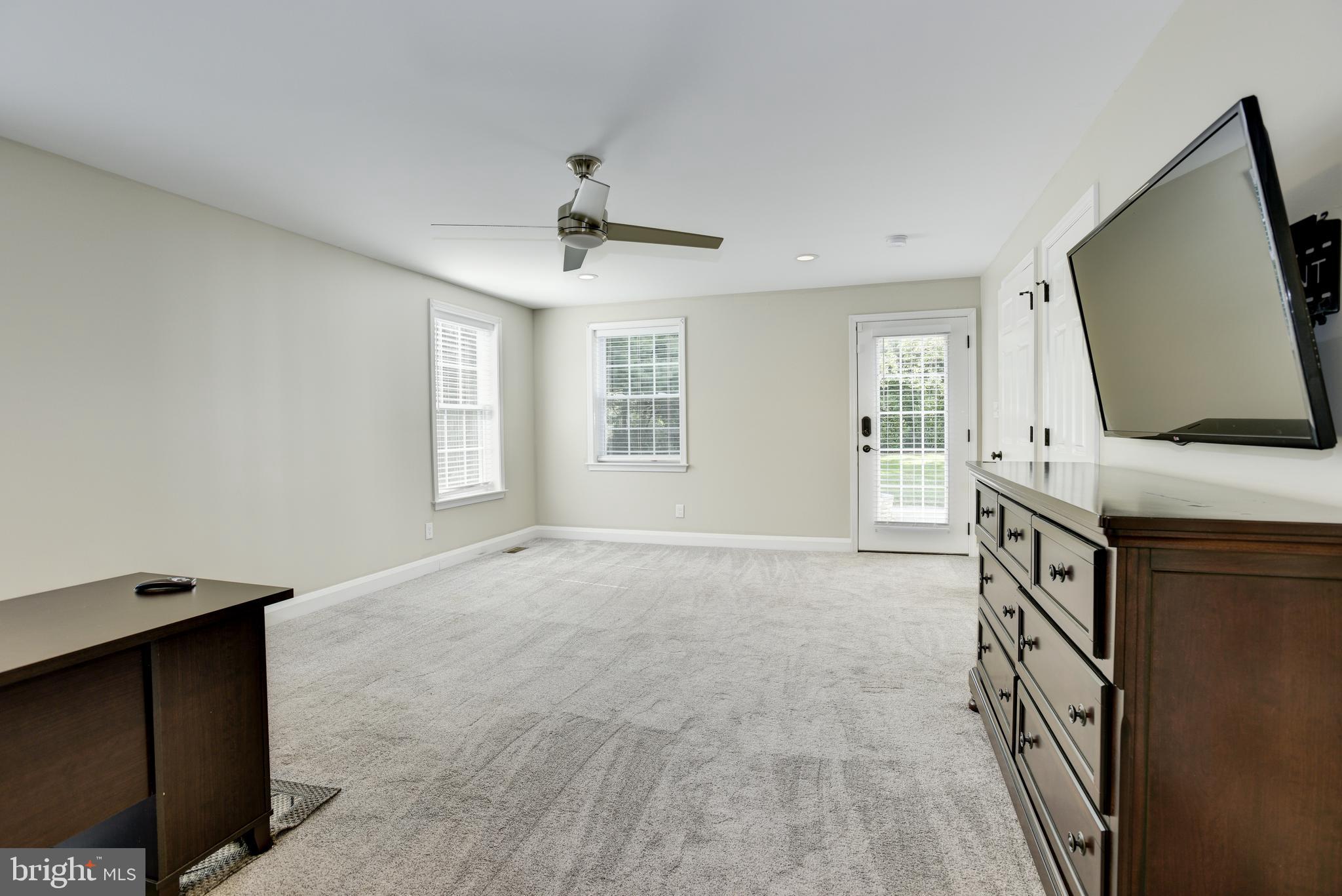 6002 Lakeview Road Baltimore, MD 21210 - Photo 23 of 68 First floor space--office? bedroom? guest room?