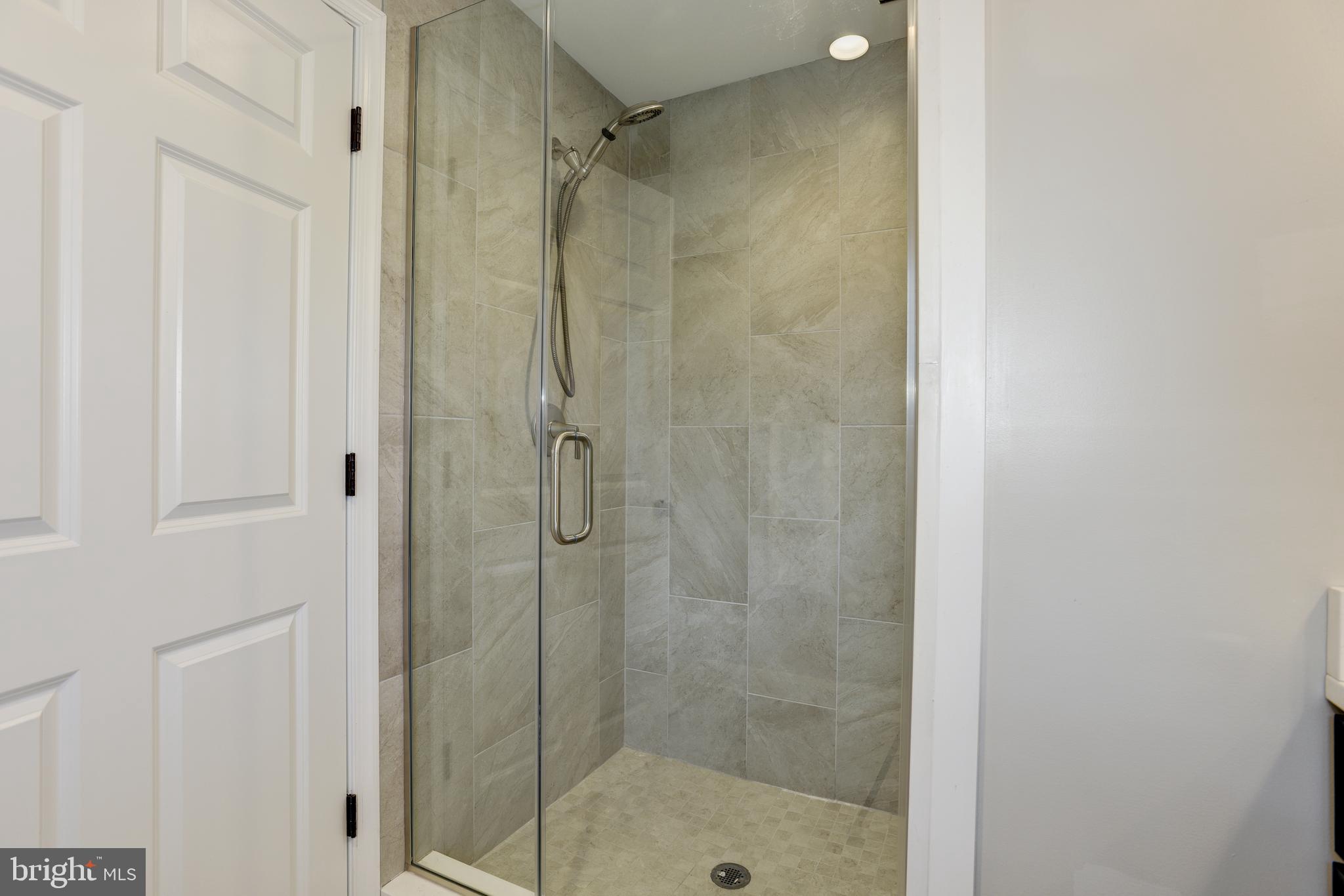 6002 Lakeview Road Baltimore, MD 21210 - Photo 25 of 68 Full bath first floor