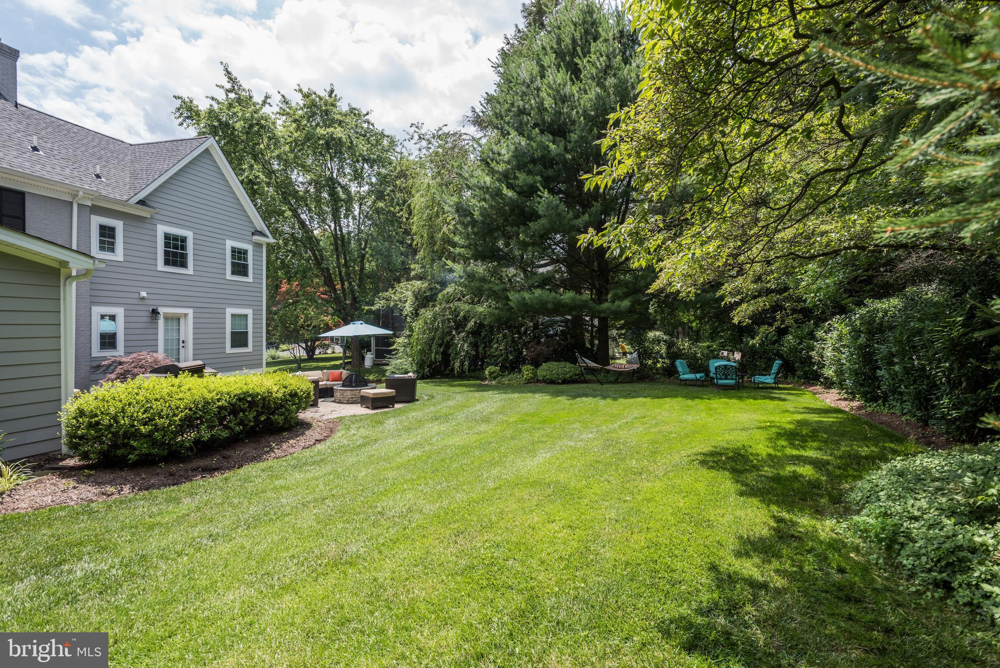 6002 Lakeview Road Baltimore, MD 21210 - Photo 26 of 68 Great yard. Level.