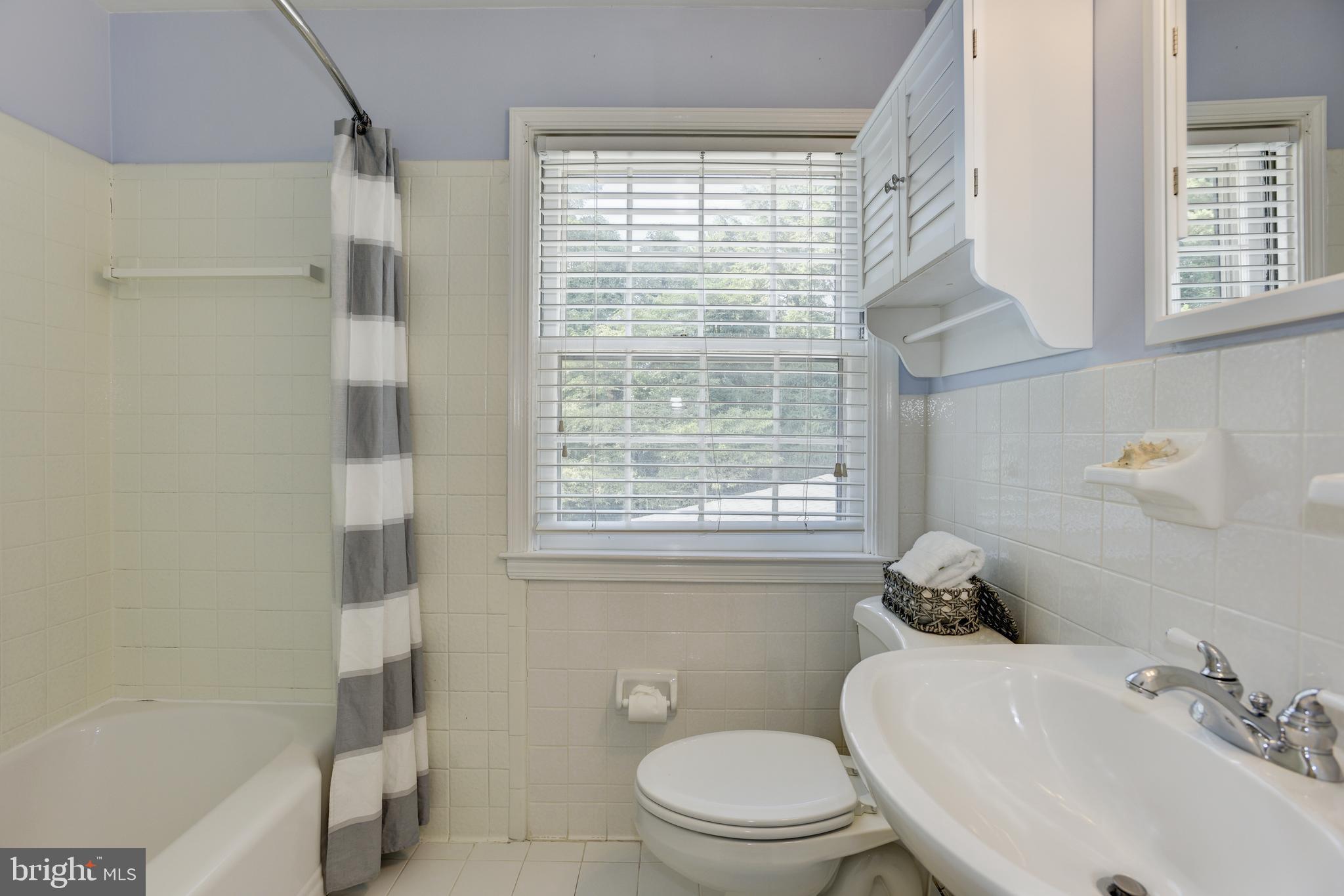 6002 Lakeview Road Baltimore, MD 21210 - Photo 43 of 68 Hall bath on 2nd floor