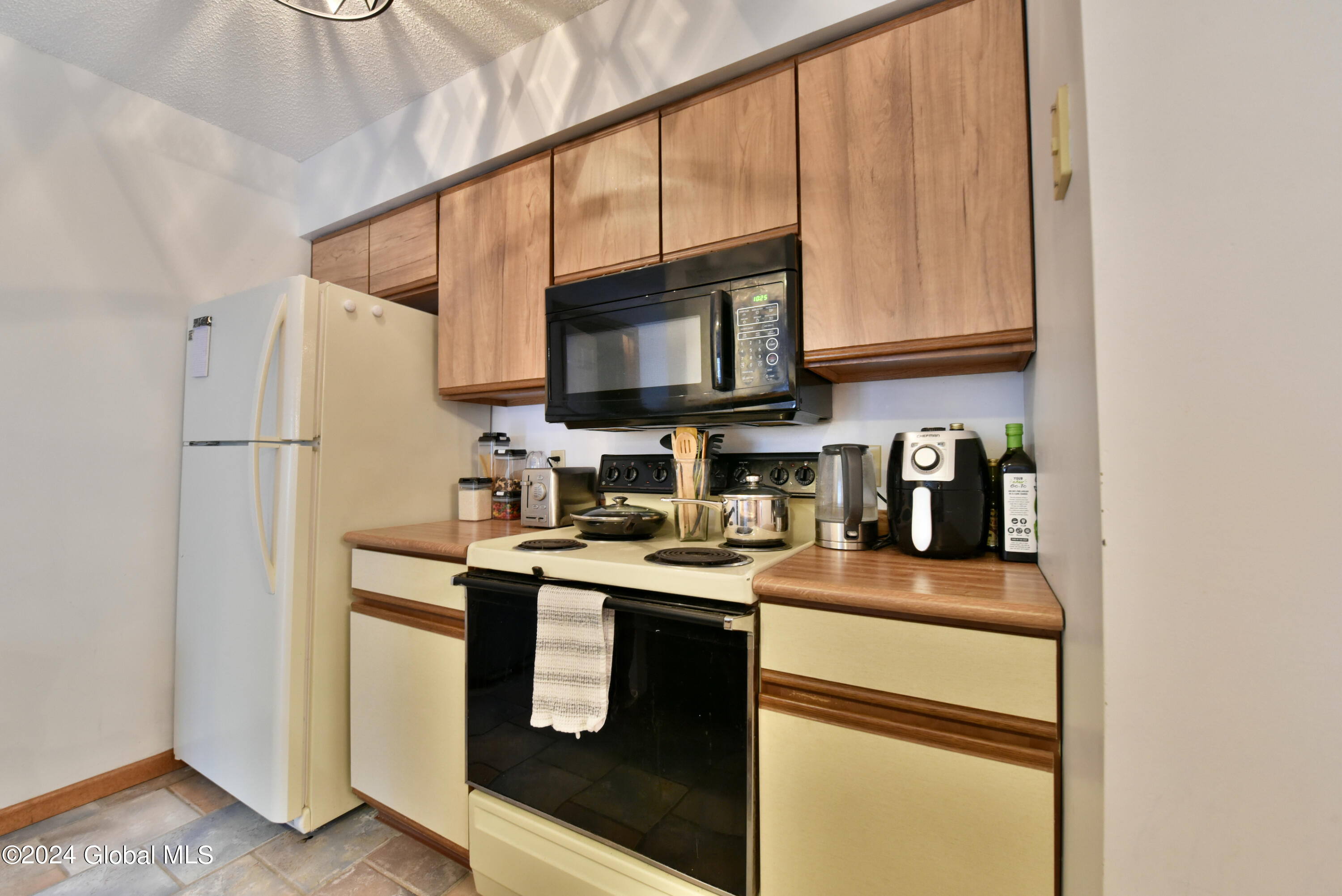 1976 Curry Road, Unit E139 Schenectady, NY 12303 - Photo 15 of 28 21