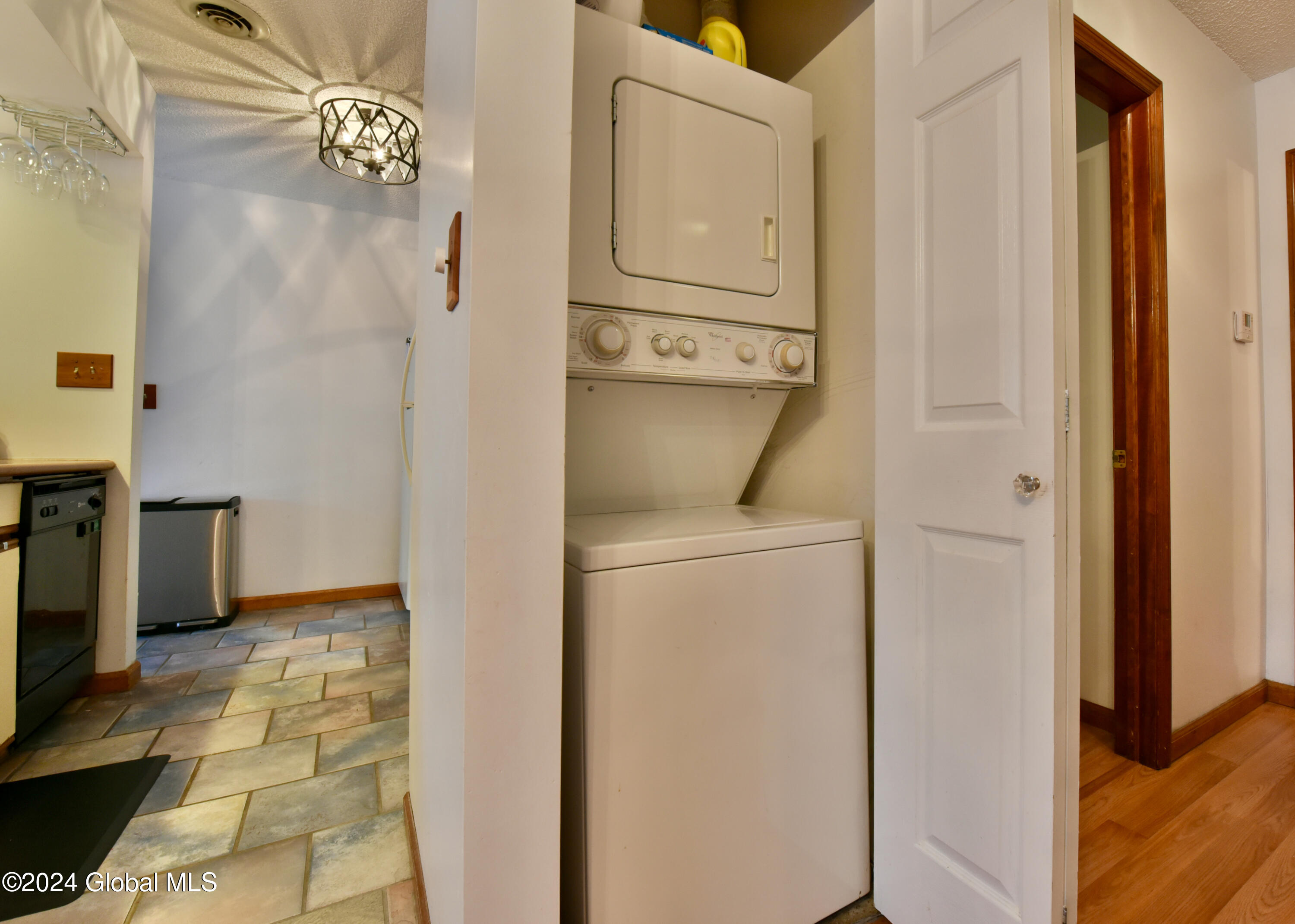 1976 Curry Road, Unit E139 Schenectady, NY 12303 - Photo 17 of 28 40