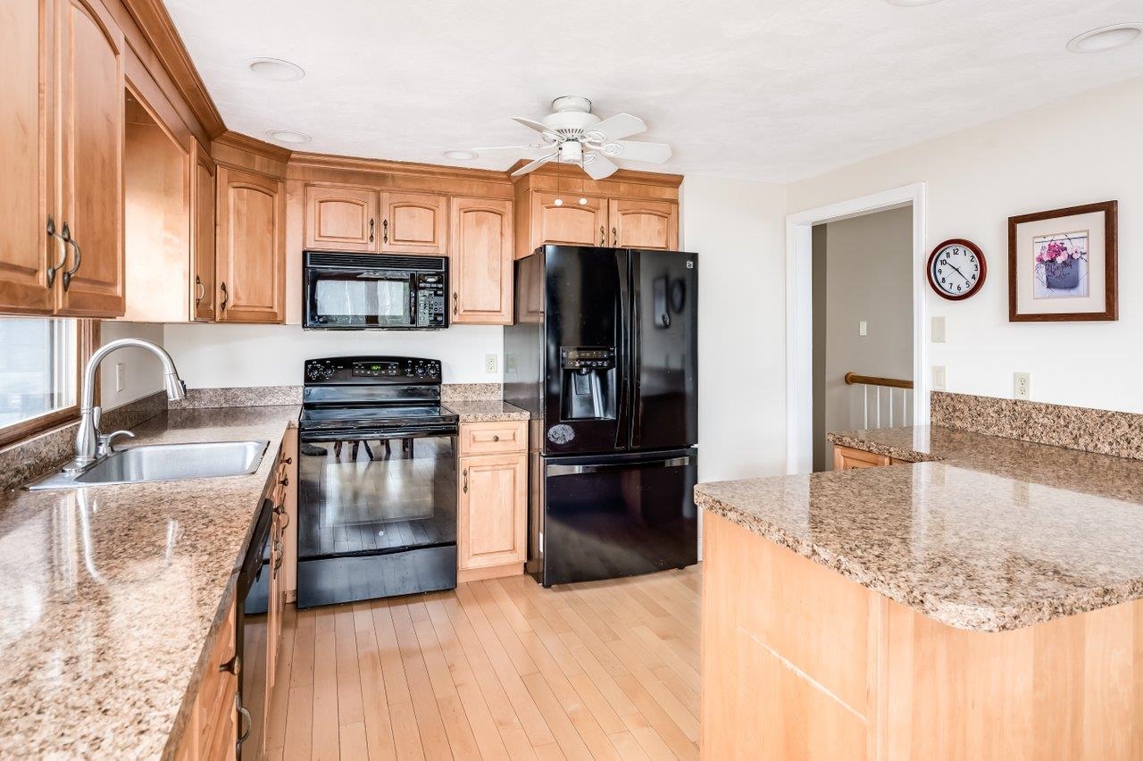 22 Emerald Drive Derry, NH 03038 - Photo 11 of 38