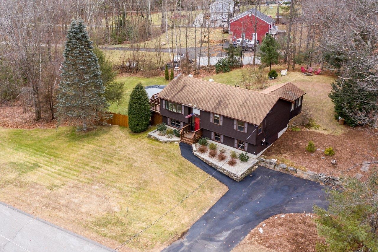 22 Emerald Drive Derry, NH 03038 - Photo 3 of 38