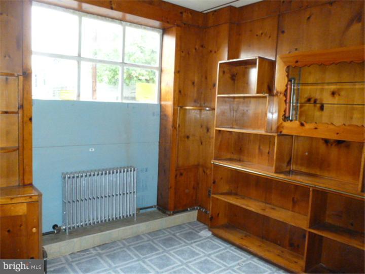 1040 Spring Street Reading, PA 19604 - Photo 2 of 8 Gallery Image 2