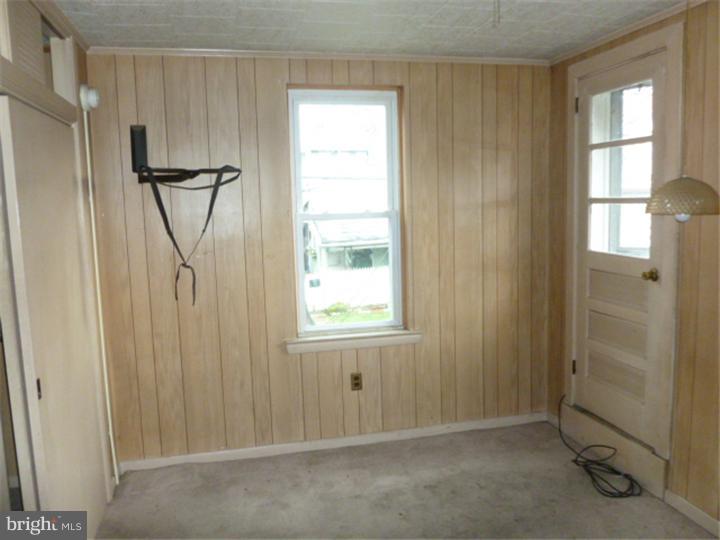 1040 Spring Street Reading, PA 19604 - Photo 3 of 8 Gallery Image 3
