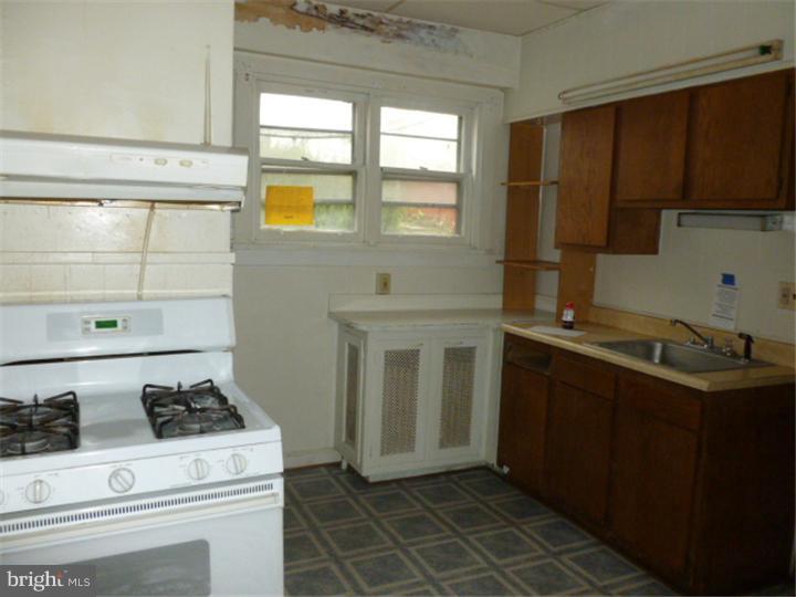 1040 Spring Street Reading, PA 19604 - Photo 4 of 8 Gallery Image 4