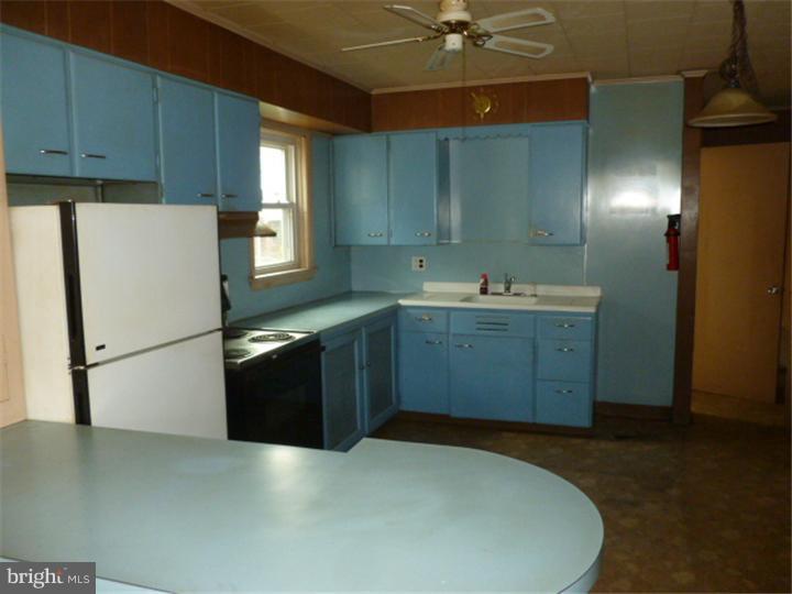 1040 Spring Street Reading, PA 19604 - Photo 5 of 8 Gallery Image 5