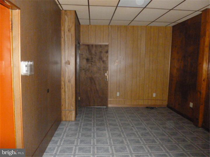 1040 Spring Street Reading, PA 19604 - Photo 6 of 8 Gallery Image 6