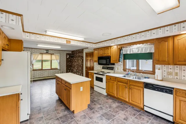 $499,000 | 1390 Highway 3, China, ME 04358