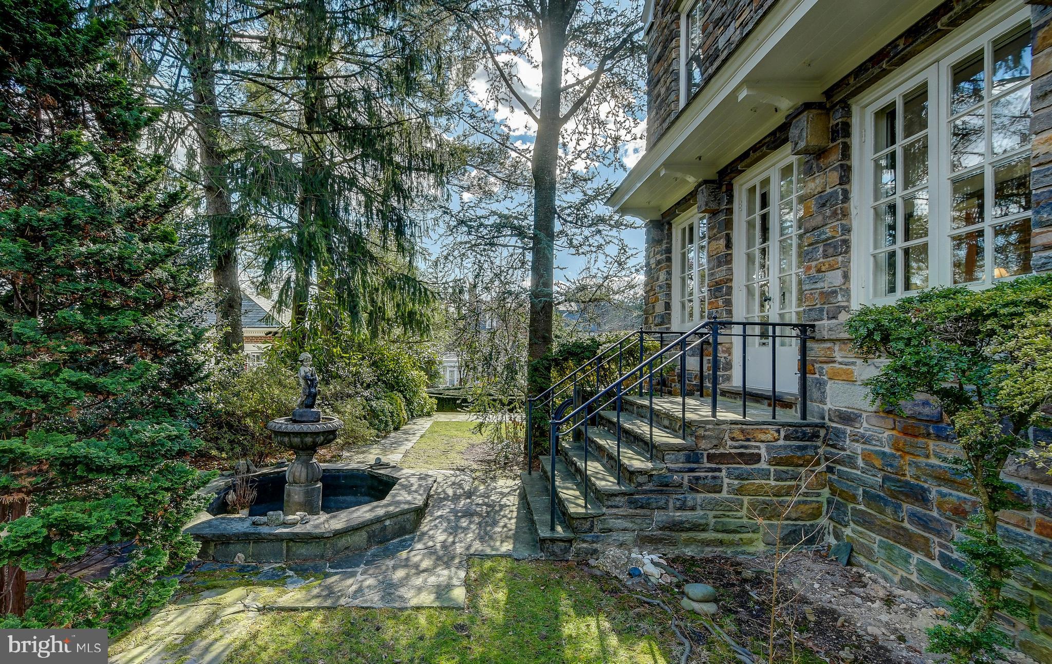 405 Overhill Road Baltimore, MD 21210 - Photo 3 of 59 Sunporch approach.