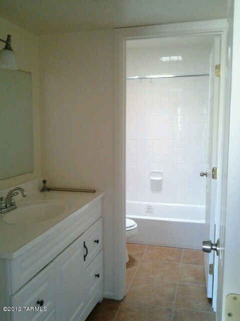 625 South Prudence Road, Unit 205 Tucson, AZ 85710 - Photo 8 of 8