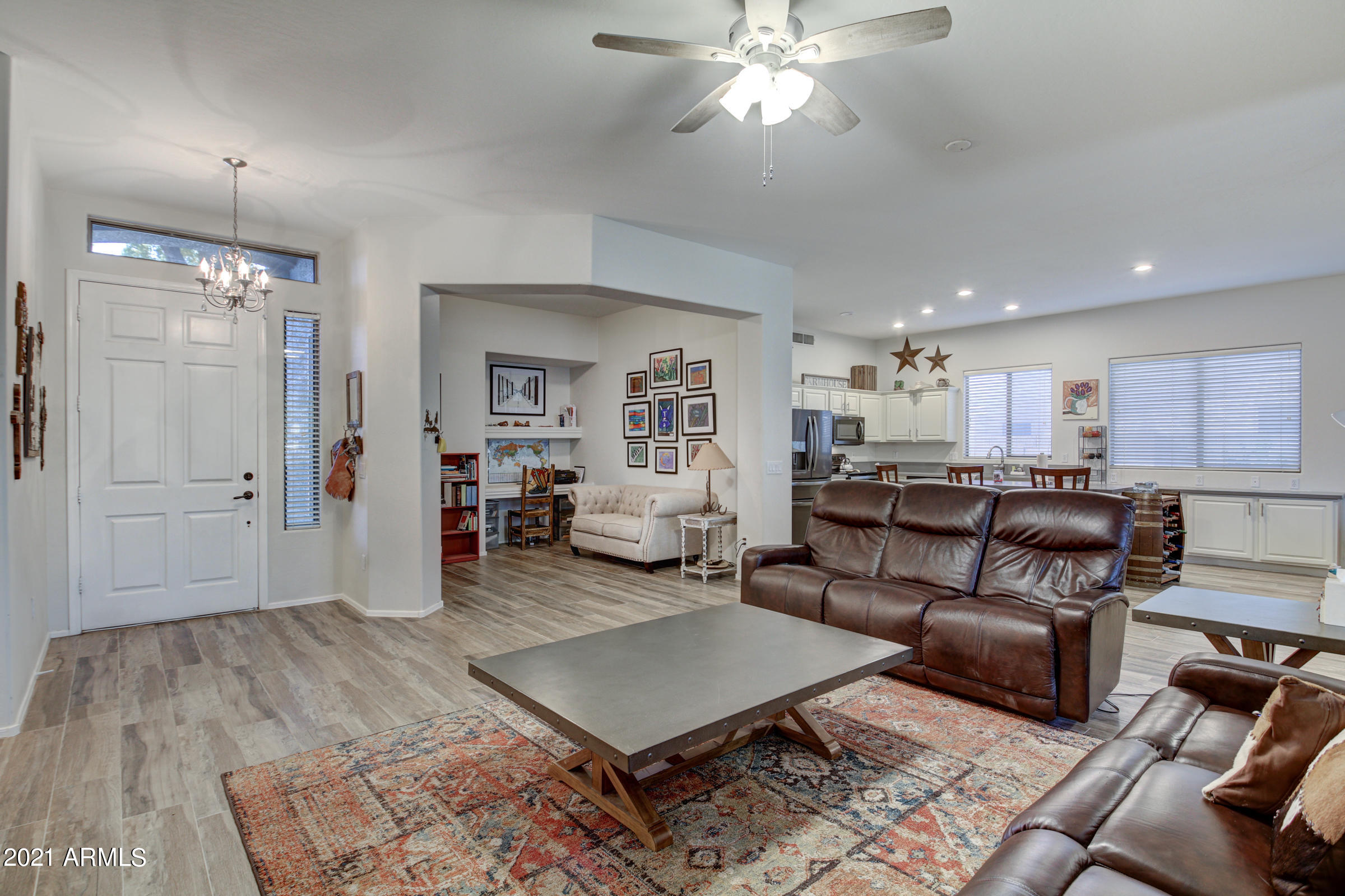 946 East Del Rio Street Gilbert, AZ 85295 - Photo 3 of 5 946 E Del Rio St-21