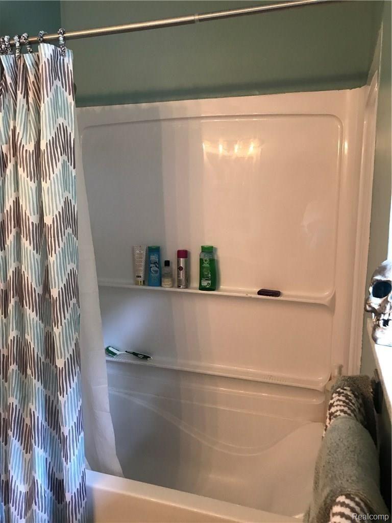 420 West Holmes Road Lansing, MI 48910 - Photo 9 of 17 IMG_1108.JPG