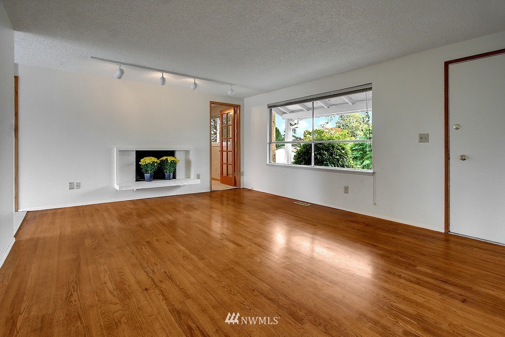 12030 Southeast 165th Street Renton, WA 98058 - Photo 3 of 21 Gallery Image 3
