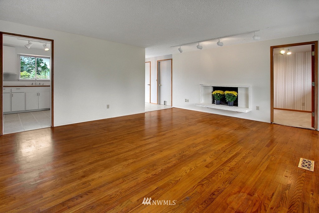 12030 Southeast 165th Street Renton, WA 98058 - Photo 4 of 21 Gallery Image 4