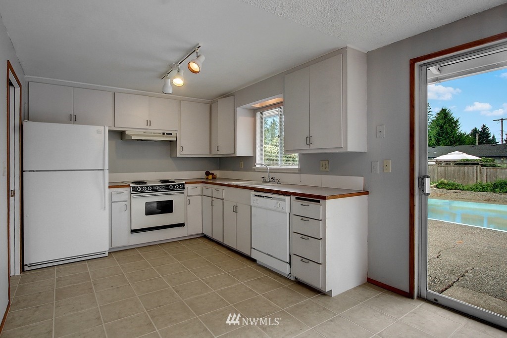 12030 Southeast 165th Street Renton, WA 98058 - Photo 6 of 21 Gallery Image 6