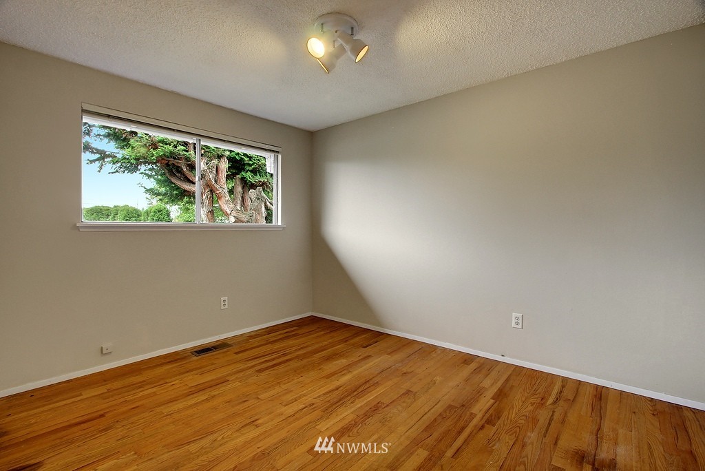 12030 Southeast 165th Street Renton, WA 98058 - Photo 9 of 21 Gallery Image 9