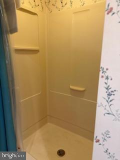 916 Log College Drive Warminster, PA 18974 - Photo 20 of 30 Primary Bedroom Bath