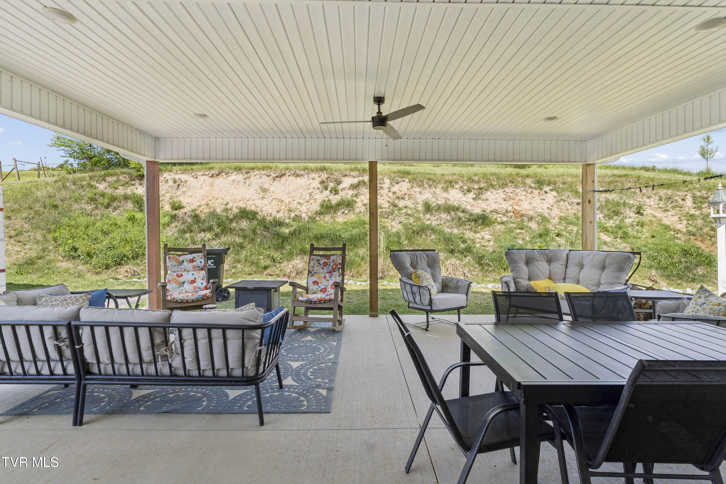 143 Stage Road Jonesborough, TN 37659 - Photo 6 of 48 Carport- Party in the back