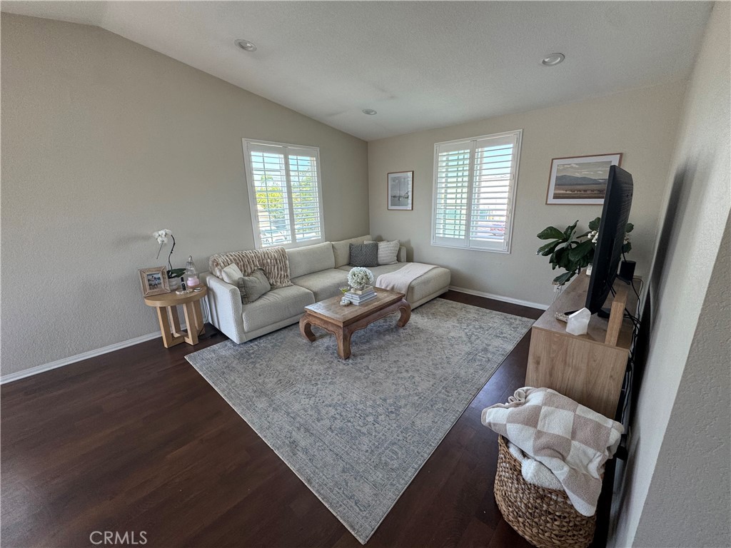 218 Ogle Street, Unit B Costa Mesa, CA 92627 - Photo 3 of 11 a living room with furniture and a potted plant