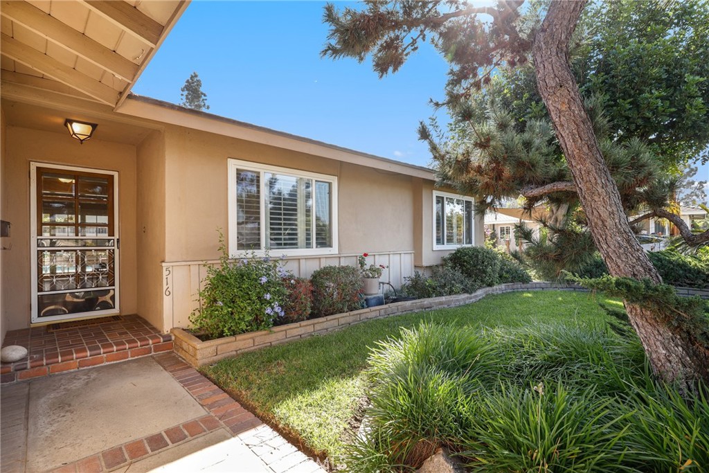 516 South Peregrine Street Anaheim, CA 92806 - Photo 4 of 34 a front view of a house with garden