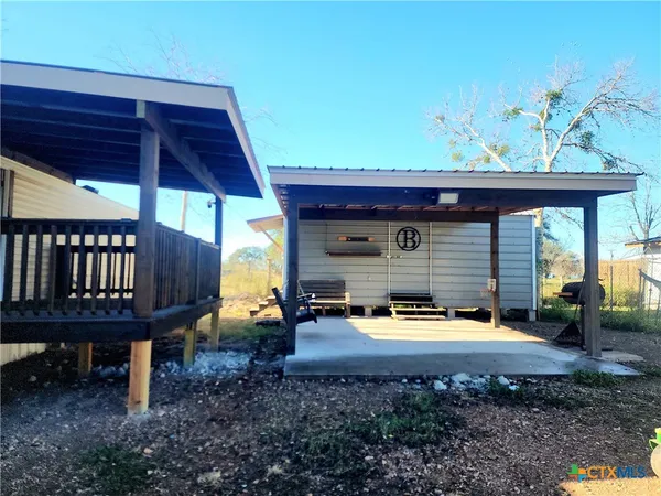 $125,000 | 103 Hickey Street, Yoakum, TX 77995