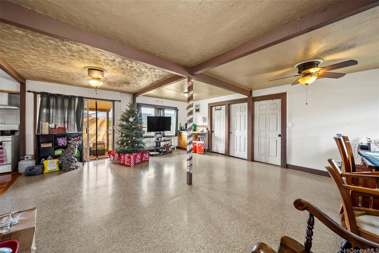 87-879 Apuupuu Road Waianae, HI 96792 - Photo 9 of 21 a view of a room with gym equipment and a large window