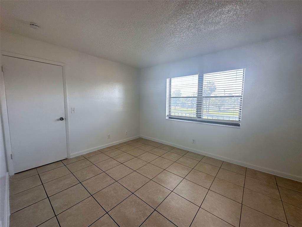 928 South Federal Highway, Unit 20 Lake Worth Beach, FL 33460 - Photo 6 of 12 a view of an empty room and window