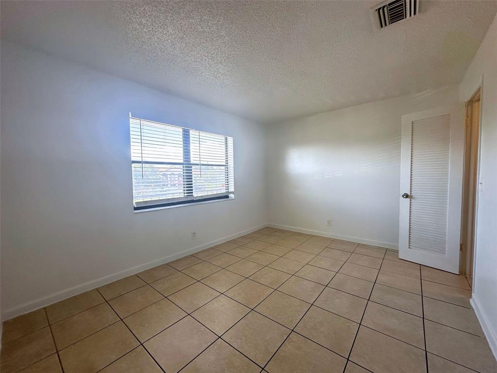 928 South Federal Highway, Unit 20 Lake Worth Beach, FL 33460 - Photo 9 of 12 an empty room with windows