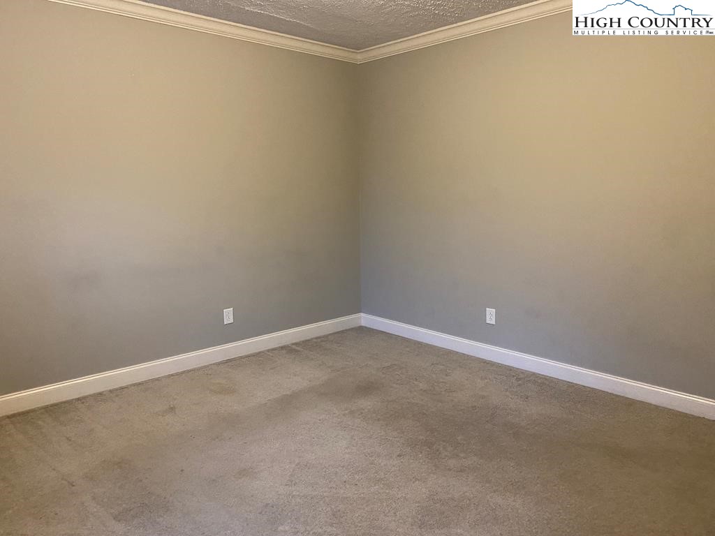 403 Ridgecrest Avenue, Unit 2A West Jefferson, NC 28694 - Photo 3 of 10