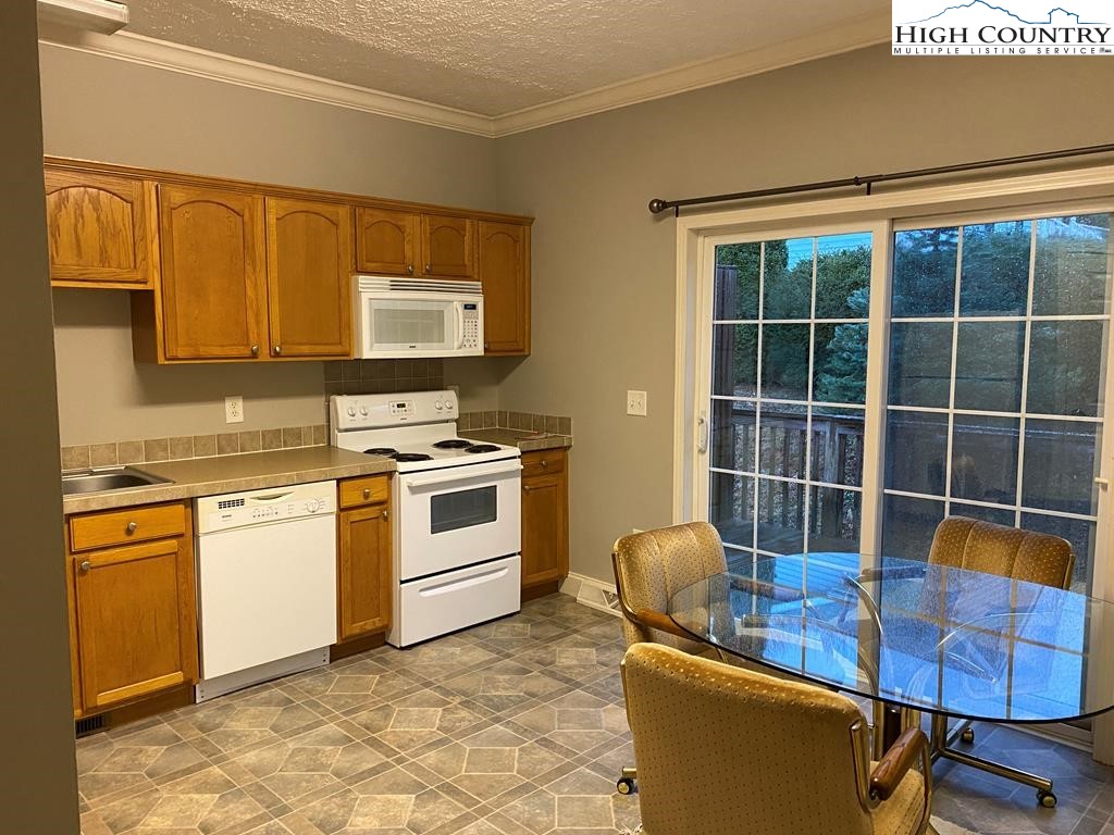 403 Ridgecrest Avenue, Unit 2A West Jefferson, NC 28694 - Photo 5 of 10