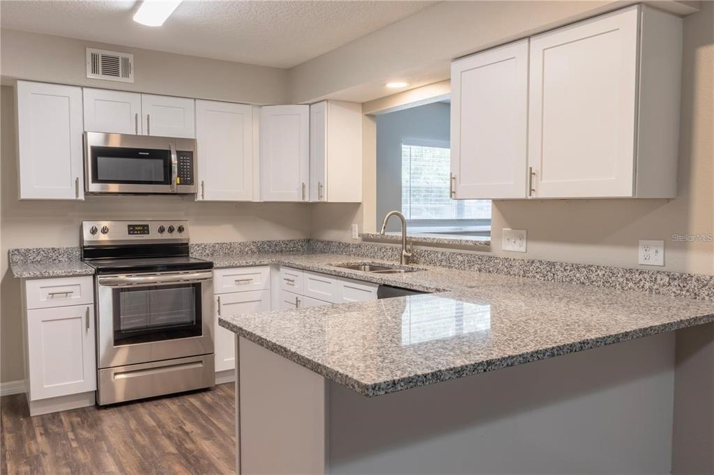 3005 South Kings Avenue Brandon, FL 33511 - Photo 6 of 33