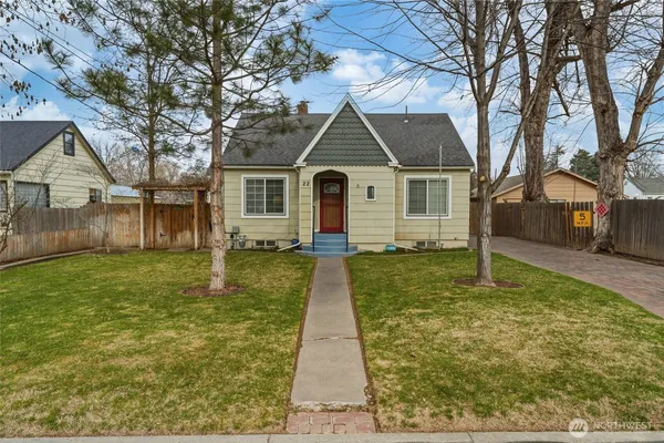 $529,000 | 22 Northwest B Street, College Place, WA 99324