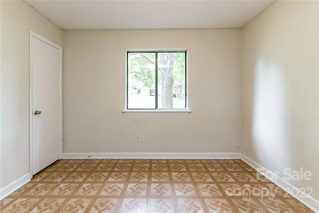 8421 Barncliff Road Charlotte, NC 28227 - Photo 9 of 16 Gallery Image 9