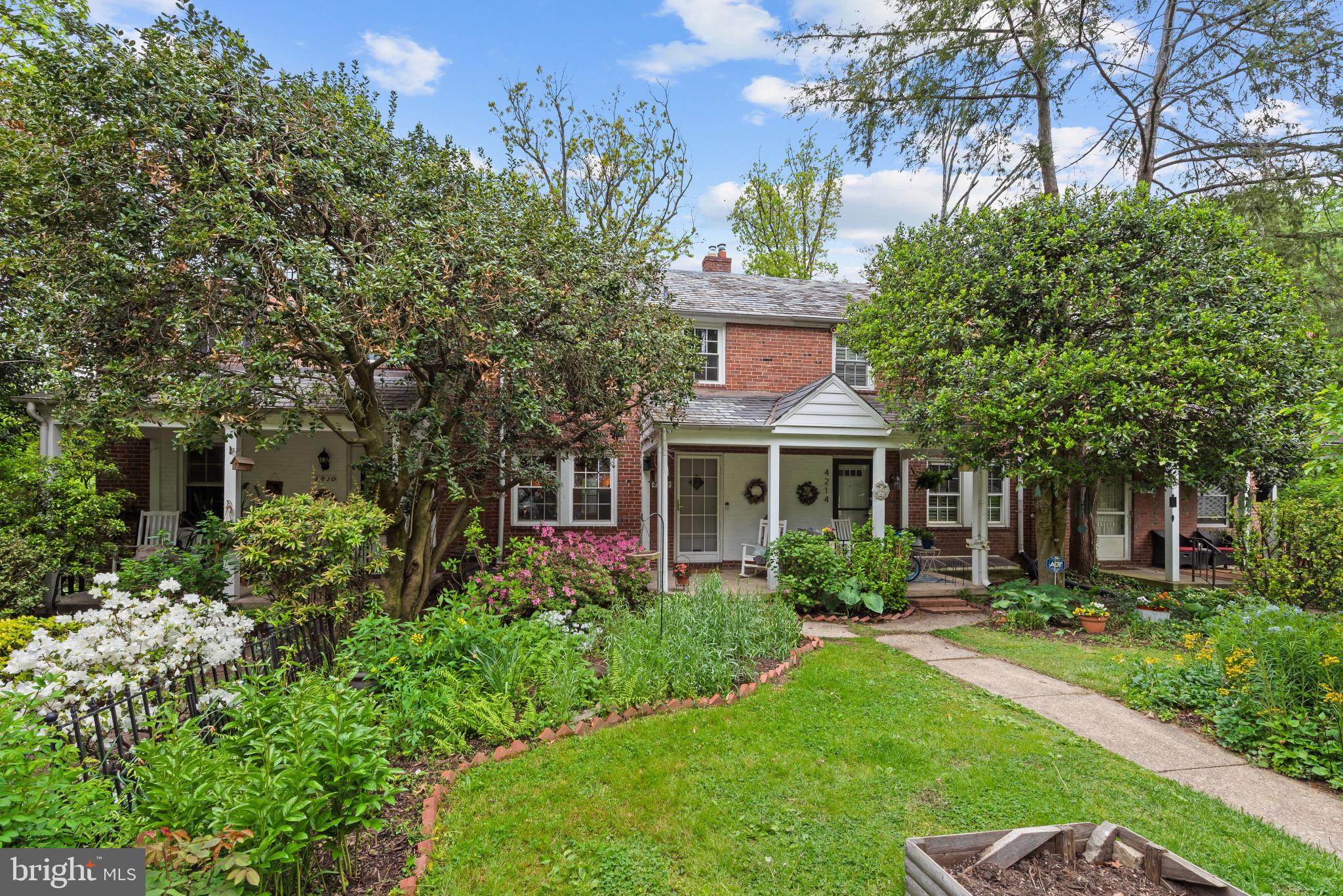 4212 Westview Road Baltimore, MD 21218 - Photo 2 of 35 Privacy abouds