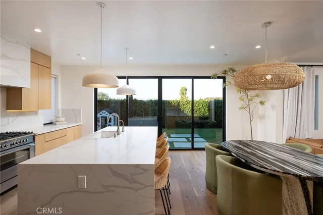 $5,500,000 | 2012 Port Chelsea Place, Newport Beach, CA 92660