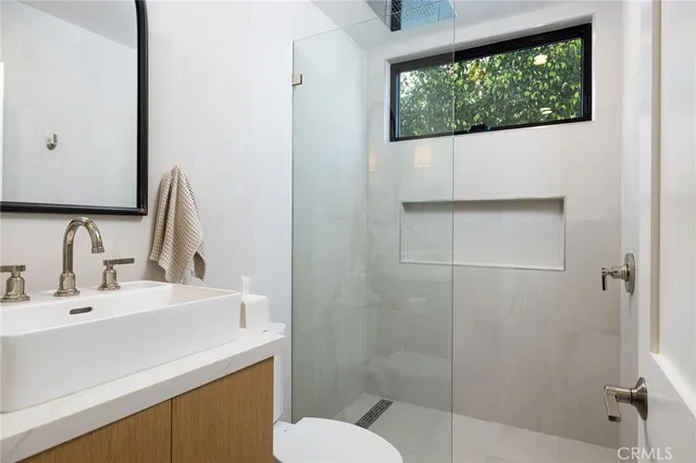 $5,500,000 | 2012 Port Chelsea Place, Newport Beach, CA 92660