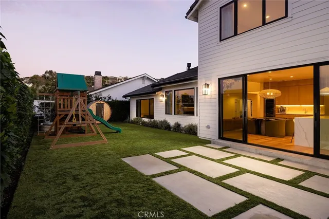 $5,500,000 | 2012 Port Chelsea Place, Newport Beach, CA 92660