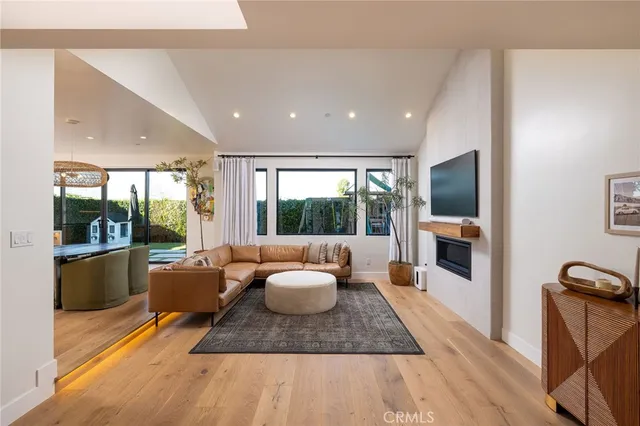 $5,500,000 | 2012 Port Chelsea Place, Newport Beach, CA 92660