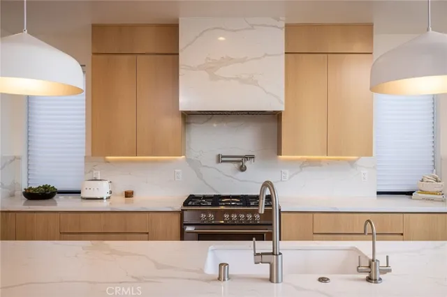 $5,500,000 | 2012 Port Chelsea Place, Newport Beach, CA 92660