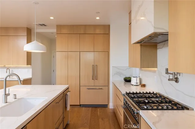 $5,500,000 | 2012 Port Chelsea Place, Newport Beach, CA 92660