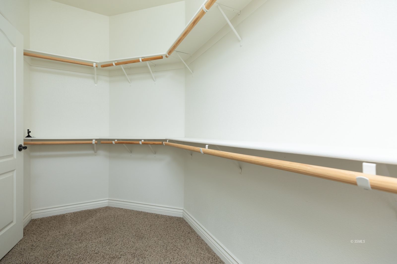 404 Christopher Court Ridgecrest, CA 93555 - Photo 19 of 31 wooden floor in a room