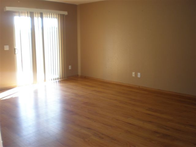 3147 West Fremont Rd. Phoenix, AZ 85041 - Photo 6 of 11 great room