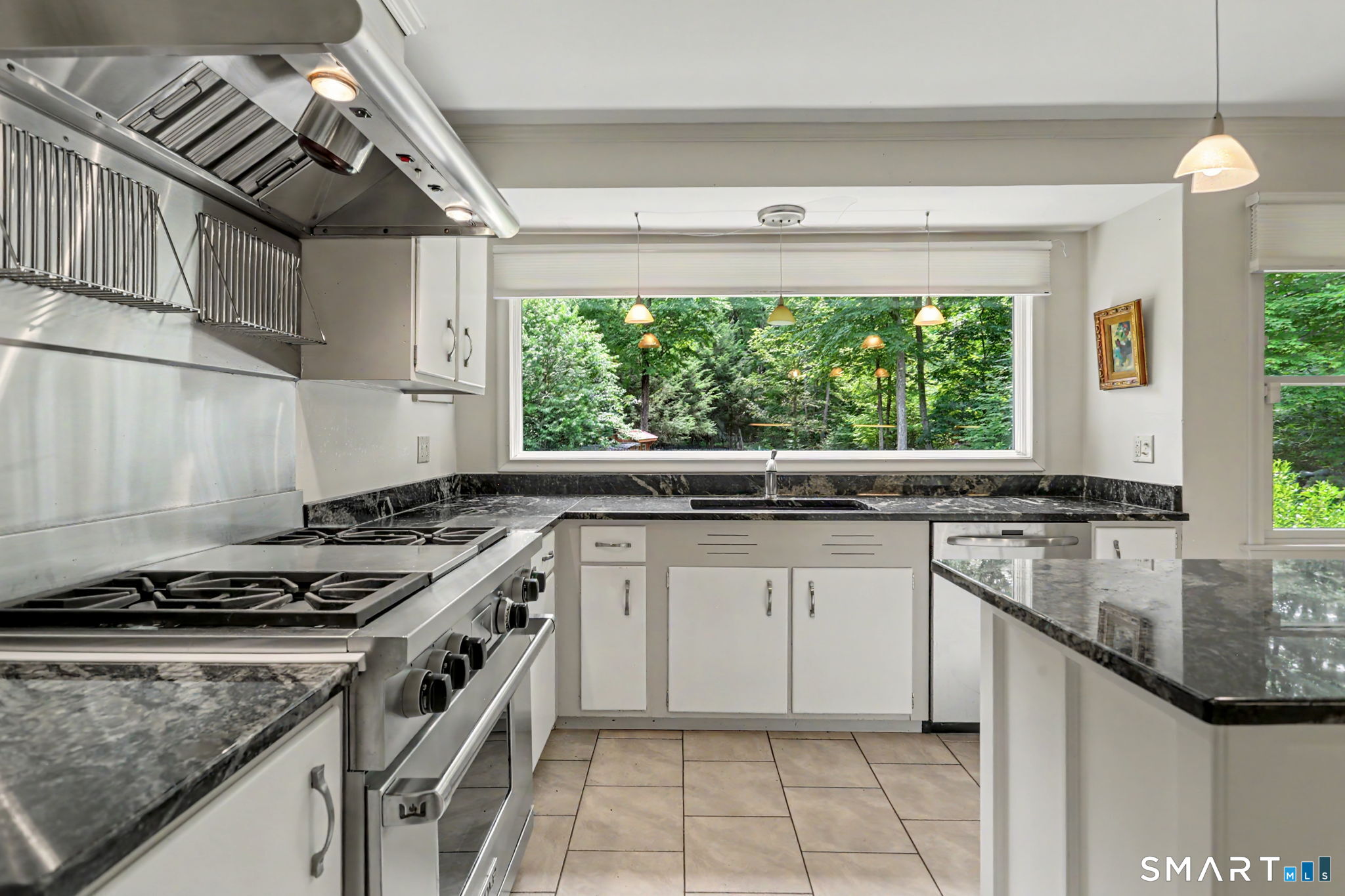 215 Hillfield Road Hamden, CT 06518 - Photo 8 of 36