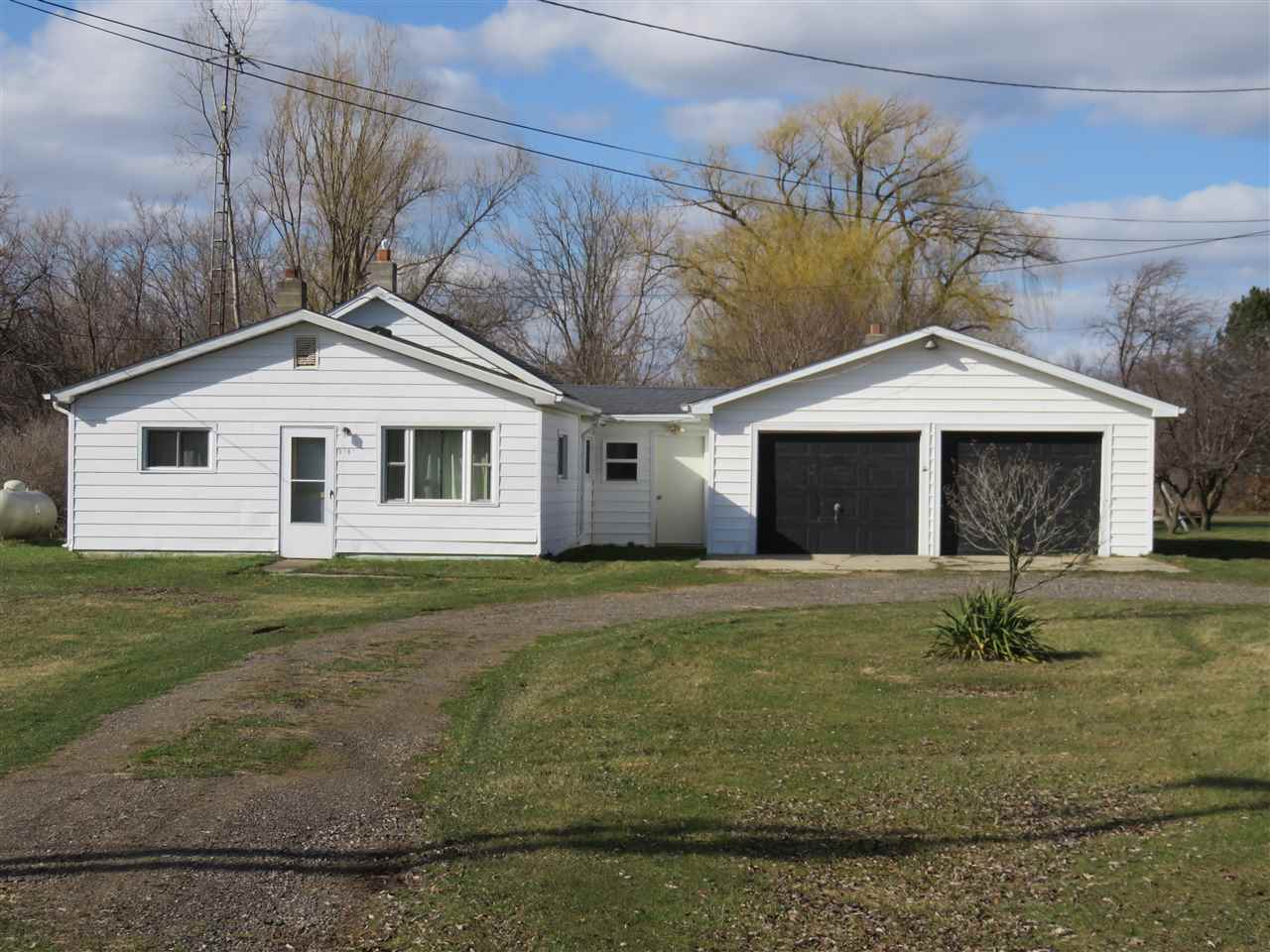 5383 Lansing Road Bancroft, MI 48414 - Photo 8 of 10 31284183-7.JPG